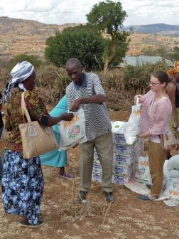 Flour distribution in Kenya by karuna Action
